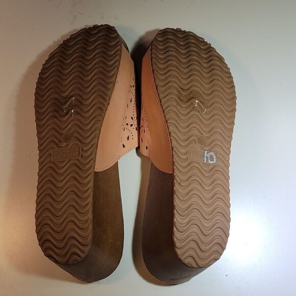 BRAND NEW FOREVER WOMEN"S WEDGE STYLE PEEP TOE SANDAL - Picture 14 of 15